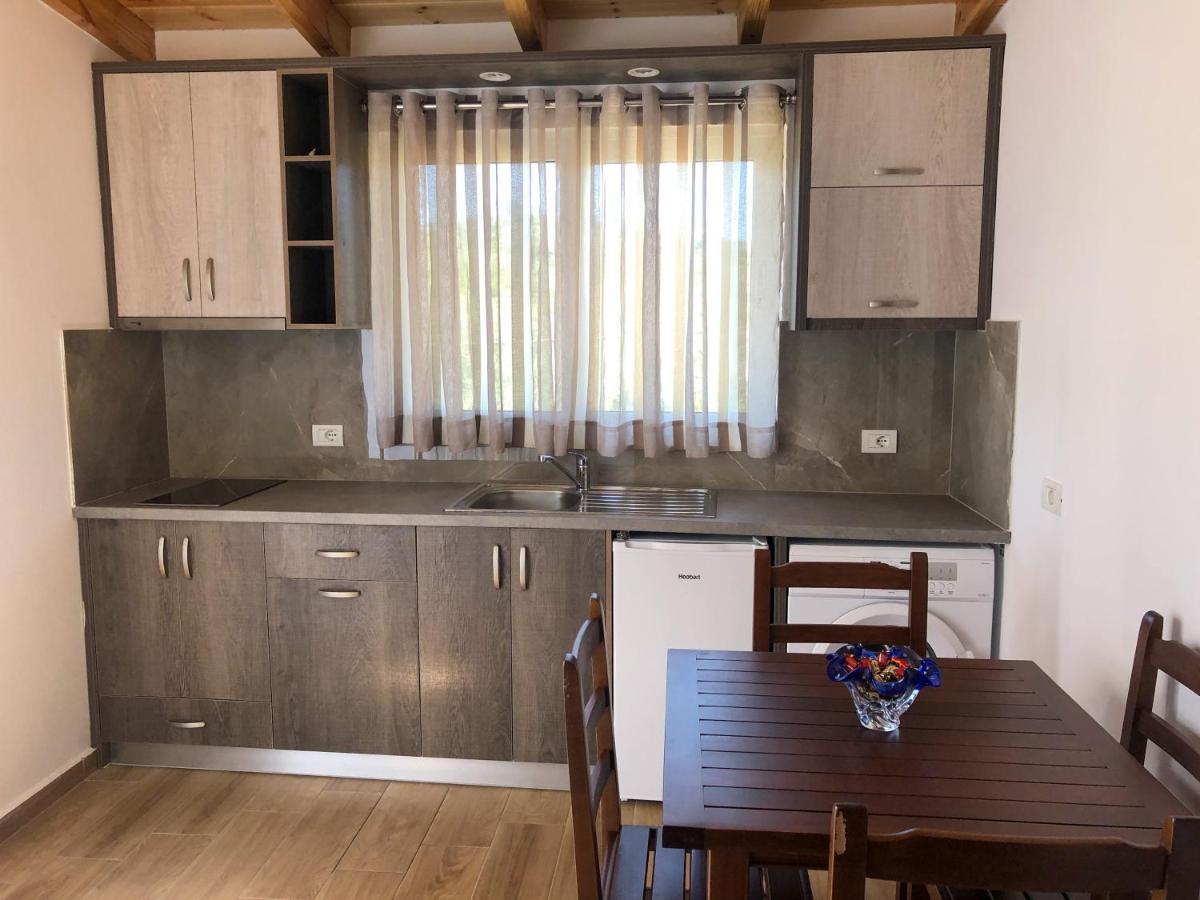 Milos Apartments Himarë Eksteriør billede