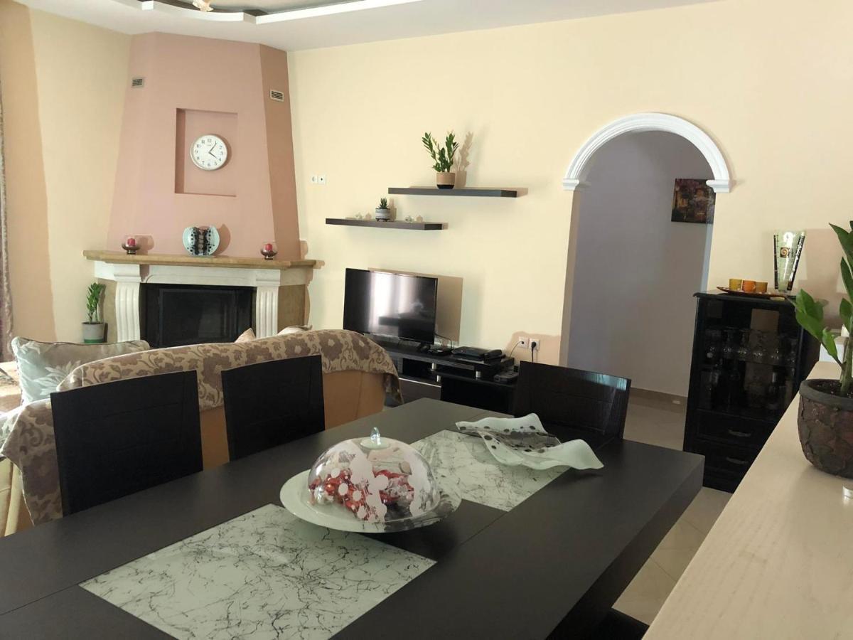 Milos Apartments Himarë Eksteriør billede